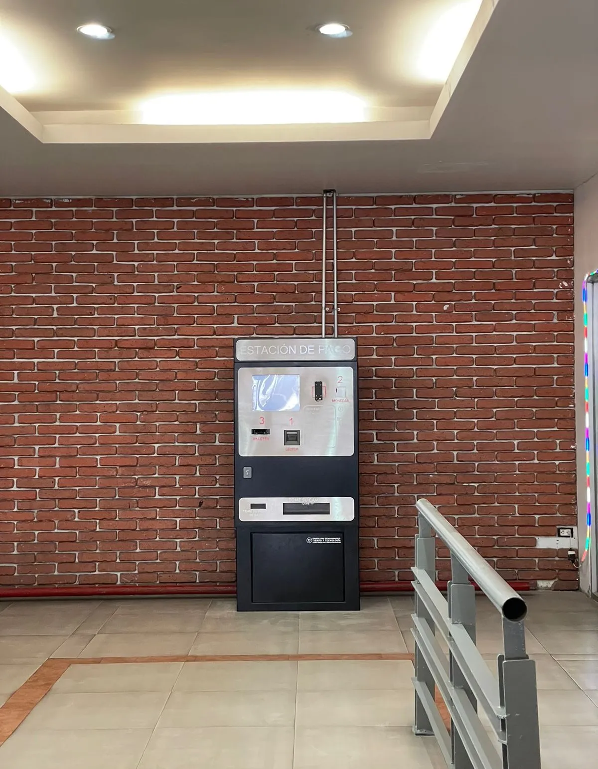 Maquina de pago automatica con tarjeta y PARCO para estacionamientos