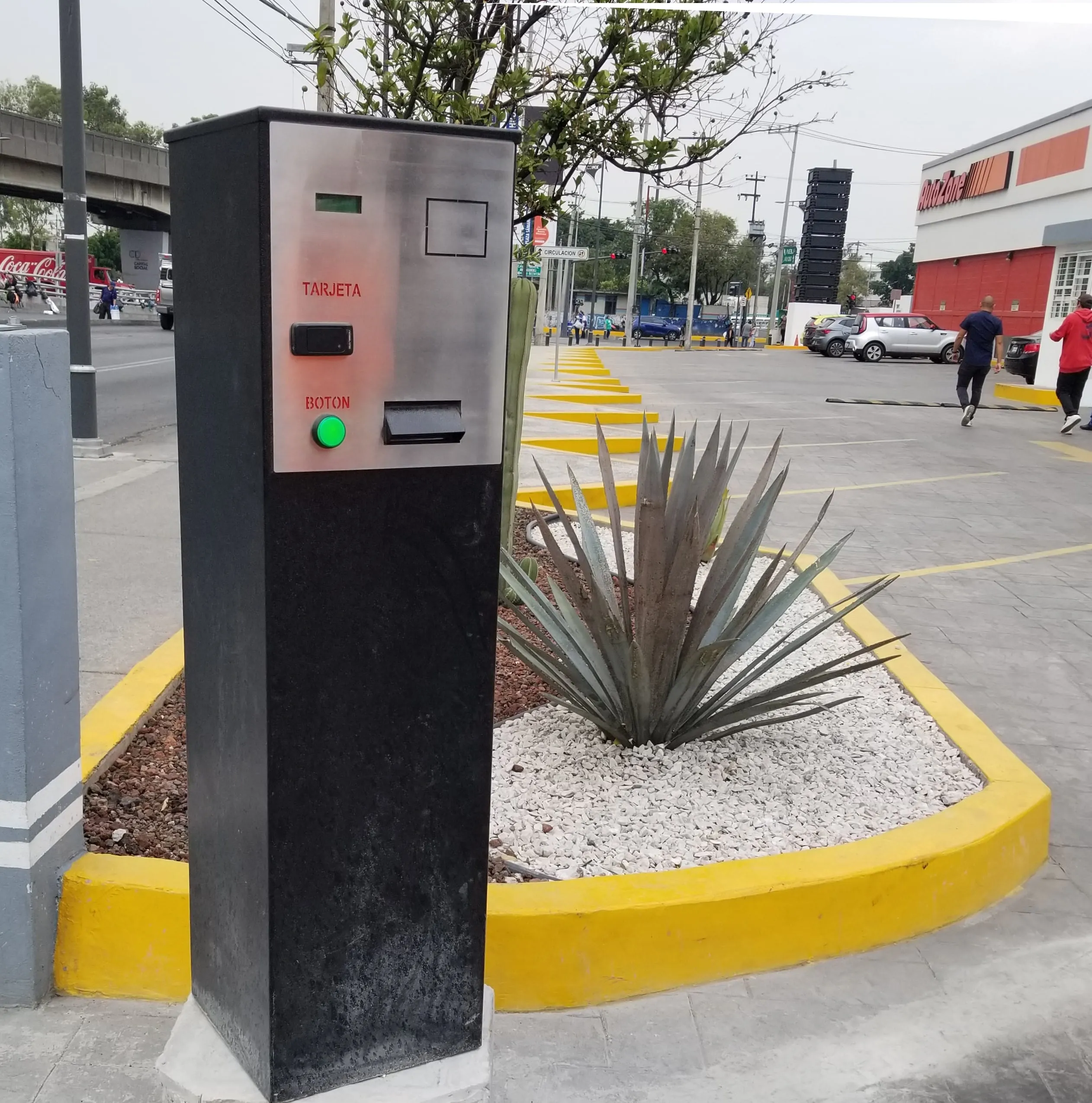 Expedidor y emisor de boletos para acceso de estacionamientos
