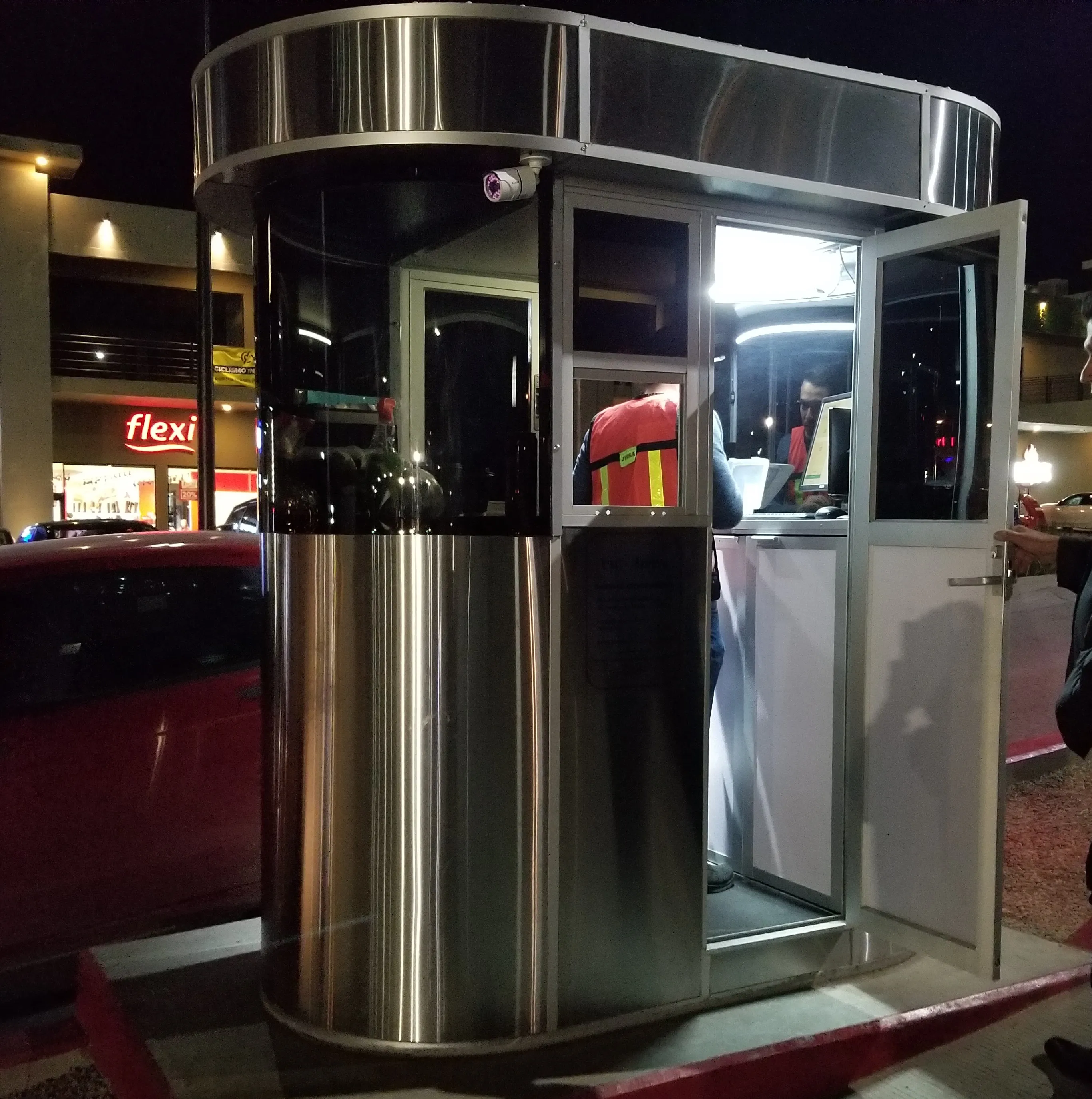 Casetas metálicas profesionales de cobro para estacionamientos
